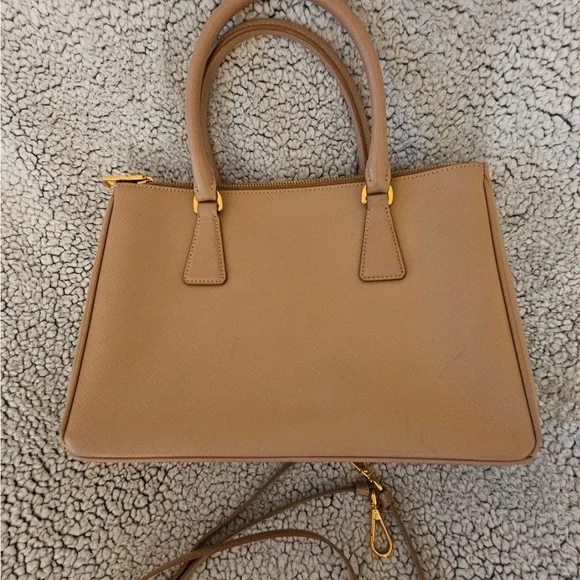 Prada Cammeo Saffiano Lux leather Bag medium authentic slightly used with strap - Picture 2 of 16